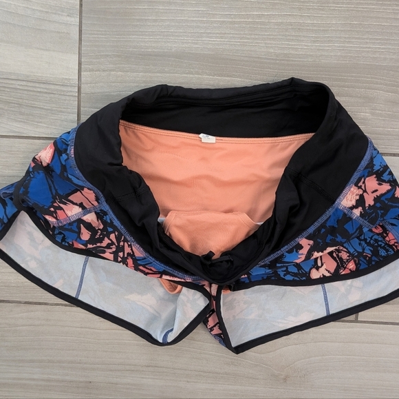 Lululemon Speed Up Shorts in Paint Storm Harbor Blue Multi/Black - Picture 2 of 5